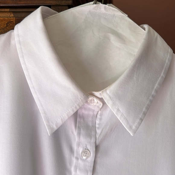 Lovely ladies tapered long sleeve blouse. No tags. Size XL. Great for work. EUC - Picture 4 of 7